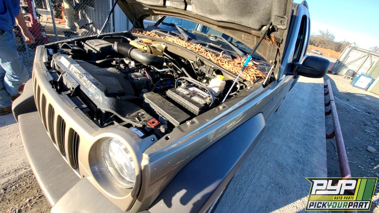 2004 JEEP LIBERTY partes disponibles