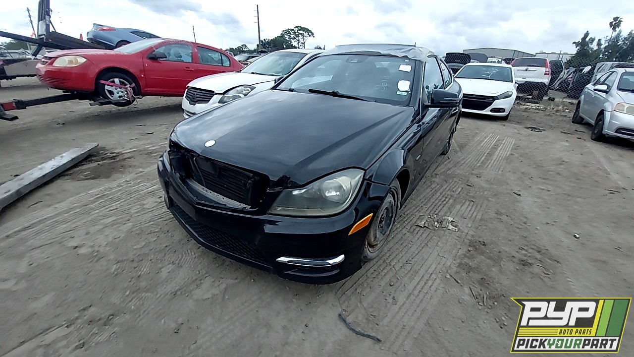 2014 MERCEDES-BENZ C250 partes disponibles