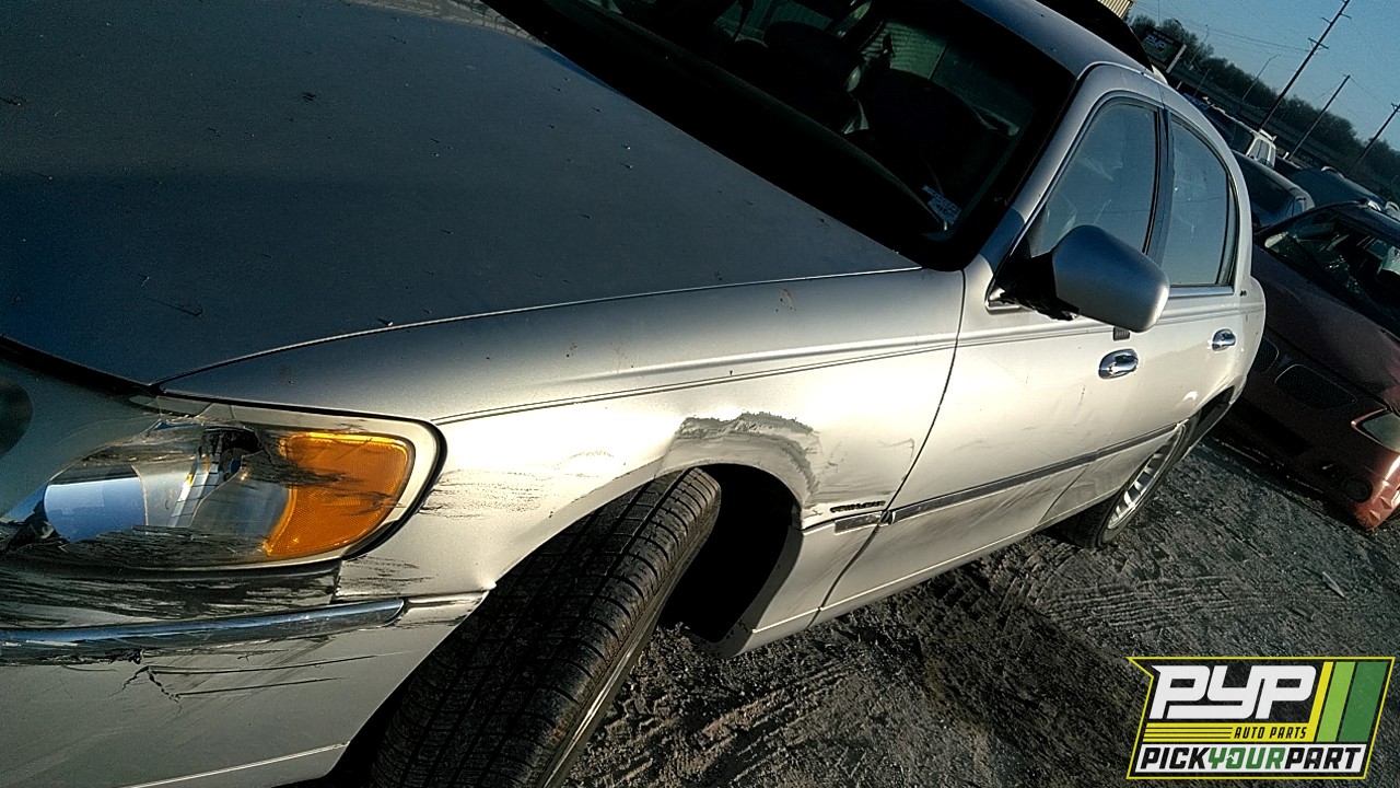 2000 LINCOLN TOWN CAR available for parts