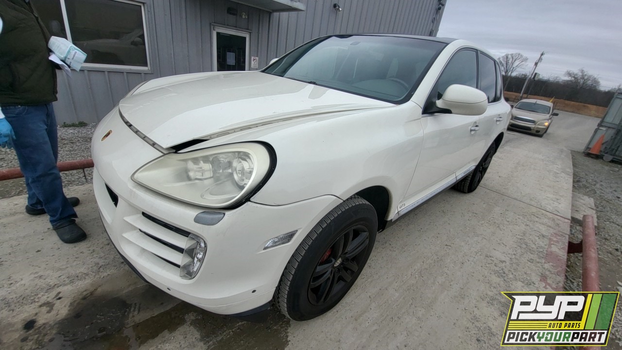 2004 PORSCHE CAYENNE available for parts