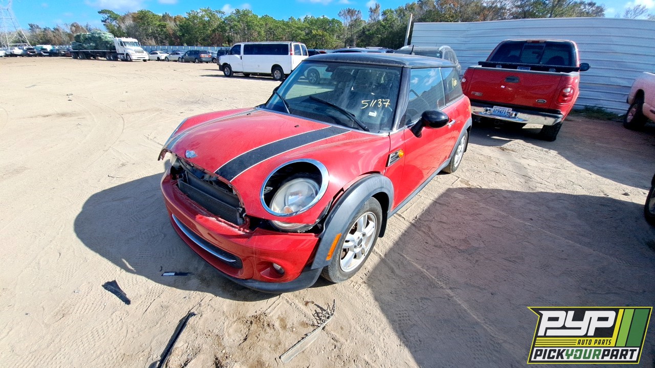 2013 MINI COOPER partes disponibles