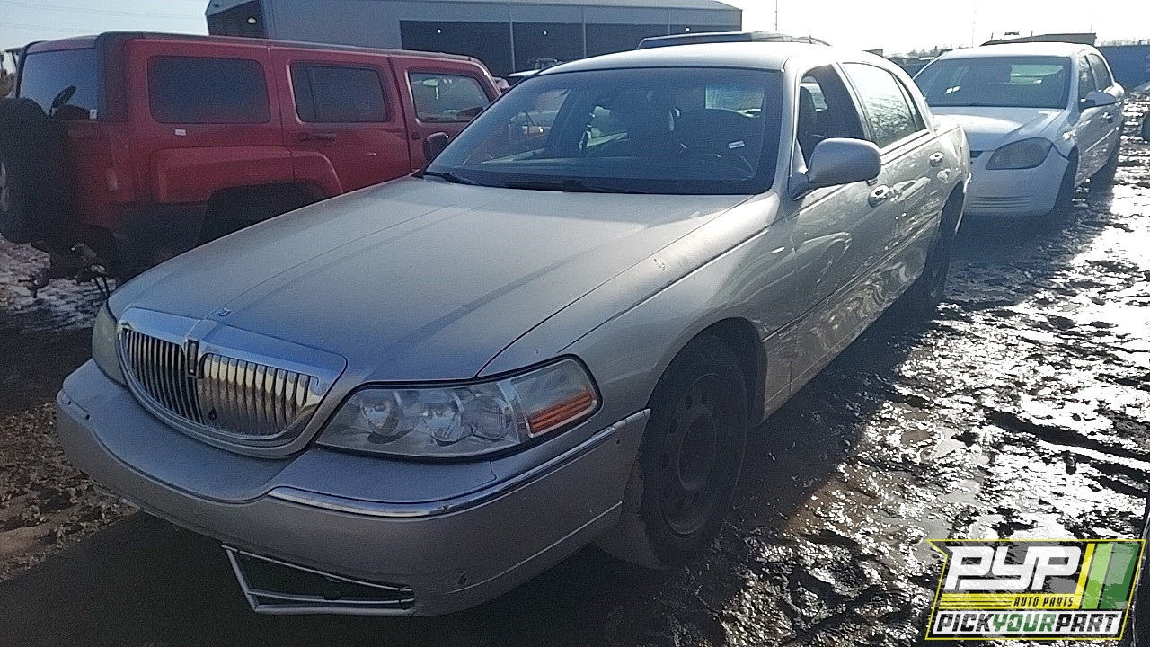 2003 LINCOLN TOWN CAR partes disponibles
