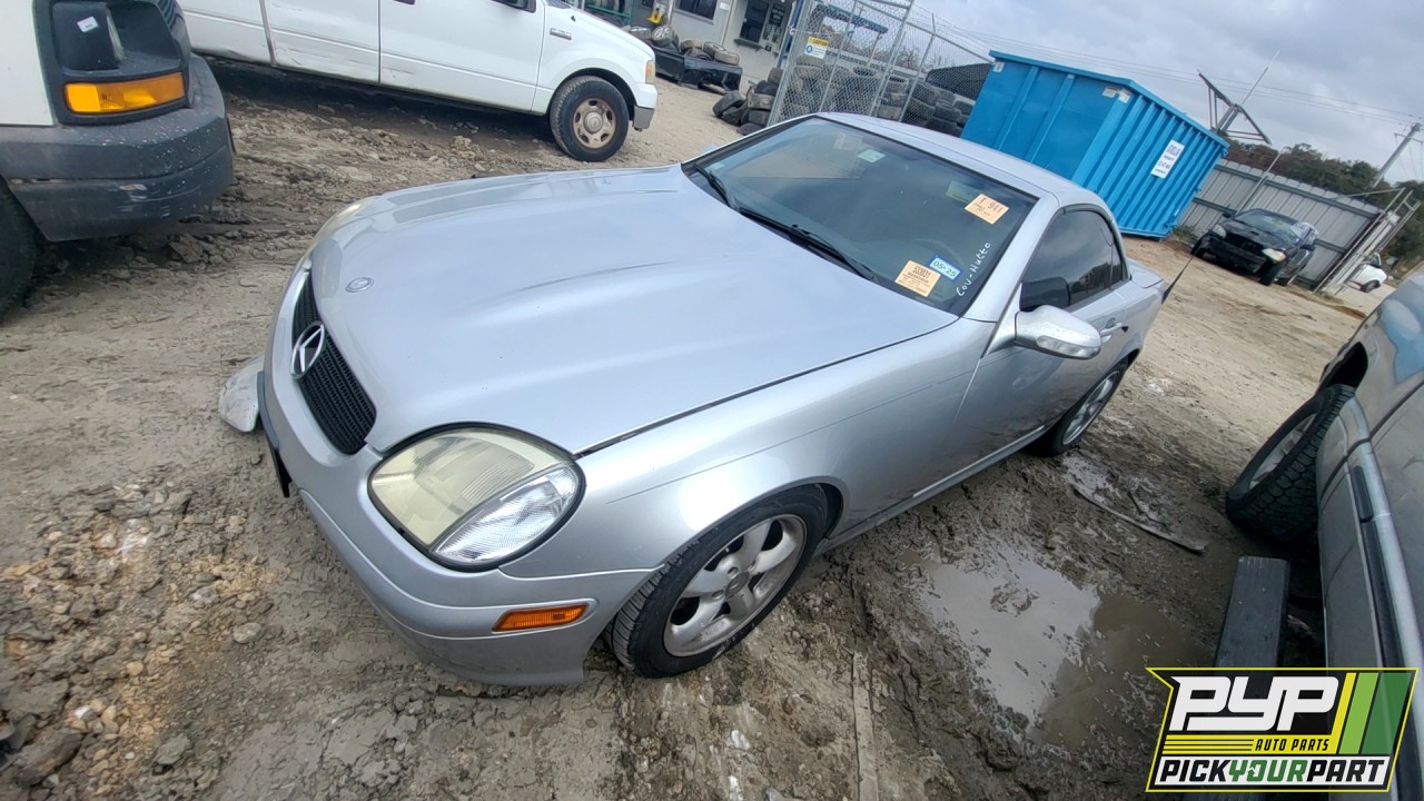 2003 MERCEDES-BENZ SLK320 partes disponibles