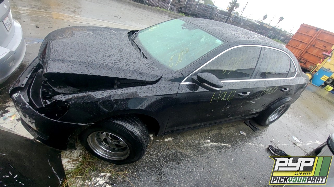 2013 VOLKSWAGEN PASSAT partes disponibles