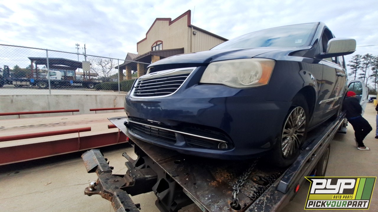 2013 CHRYSLER TOWN & COUNTRY partes disponibles