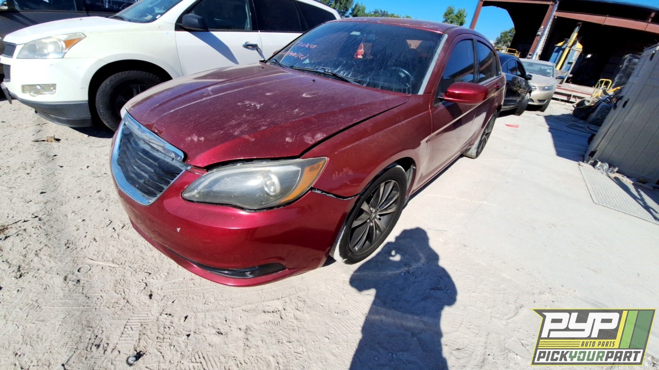 2013 CHRYSLER 200 partes disponibles