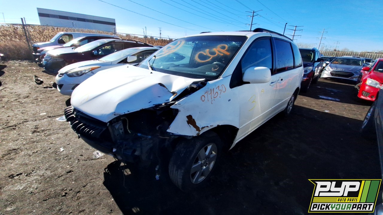 2004 TOYOTA SIENNA partes disponibles