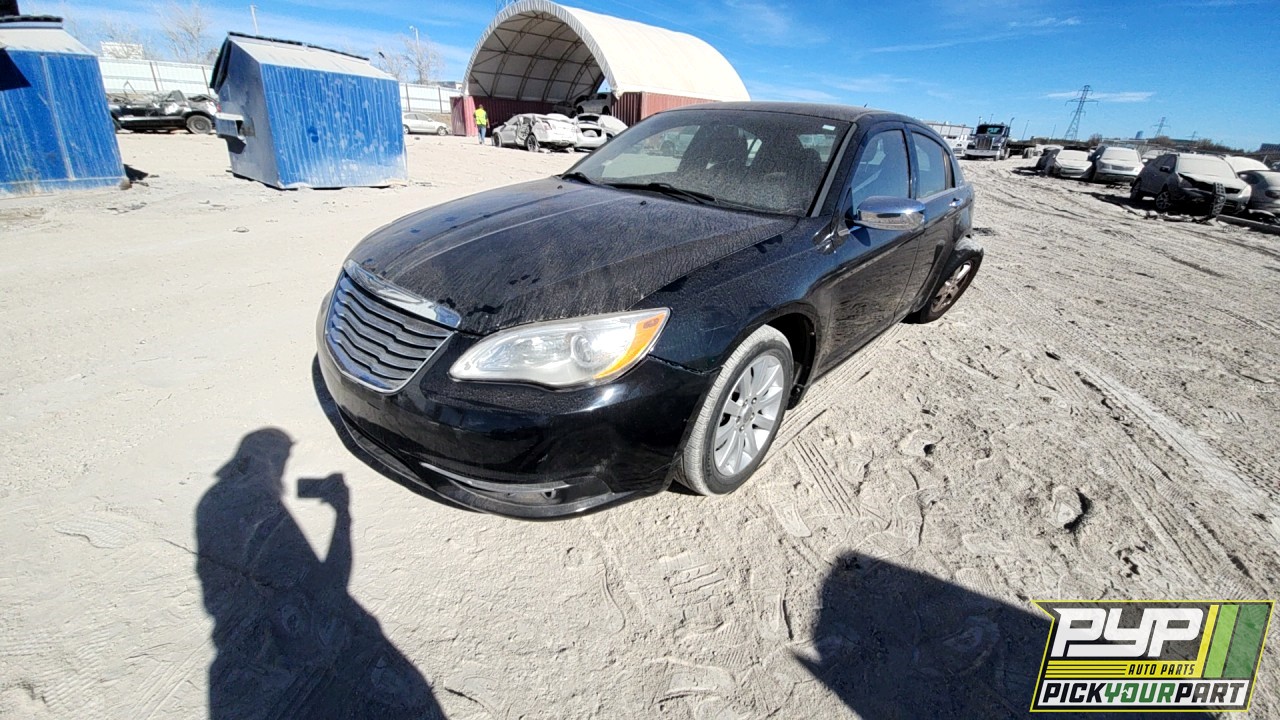 2013 CHRYSLER 200 partes disponibles