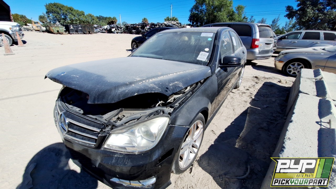 2013 MERCEDES-BENZ C250 partes disponibles