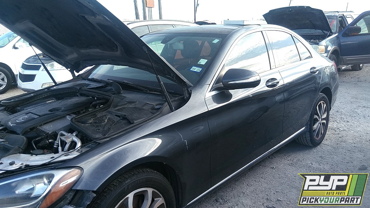 2015 MERCEDES-BENZ C300 partes disponibles