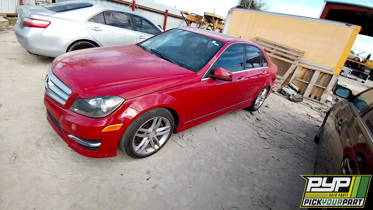 2013 MERCEDES-BENZ C250 partes disponibles