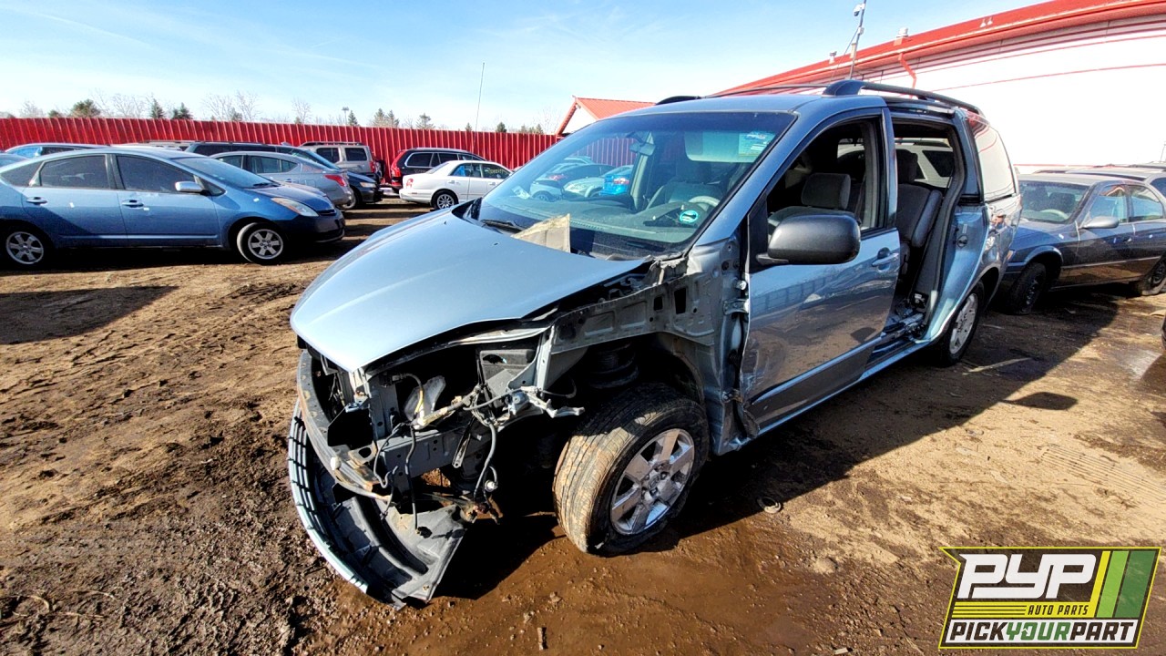 2004 TOYOTA SIENNA available for parts