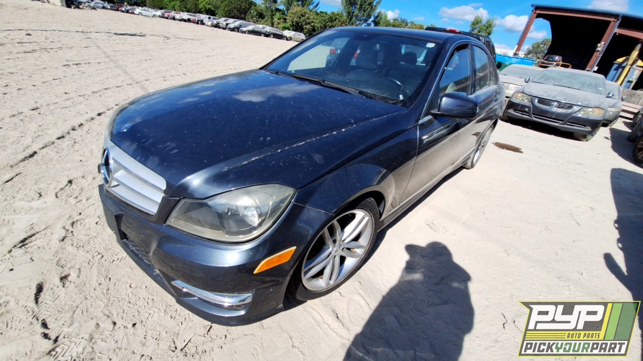2013 MERCEDES-BENZ C250 partes disponibles