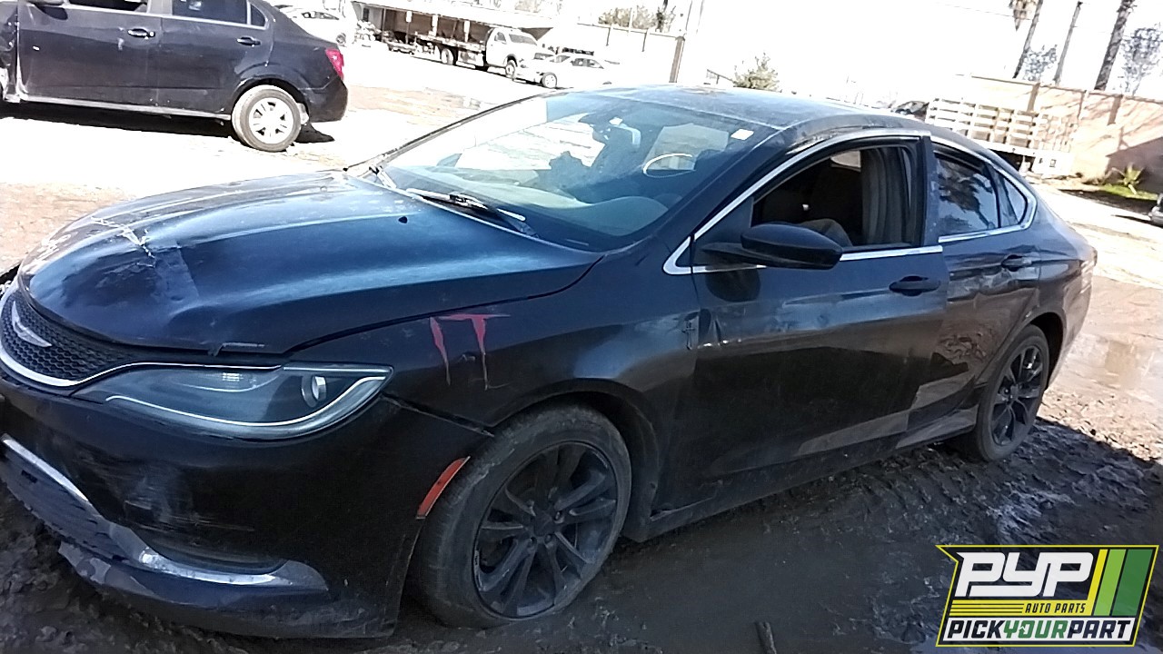 2015 CHRYSLER 200 partes disponibles