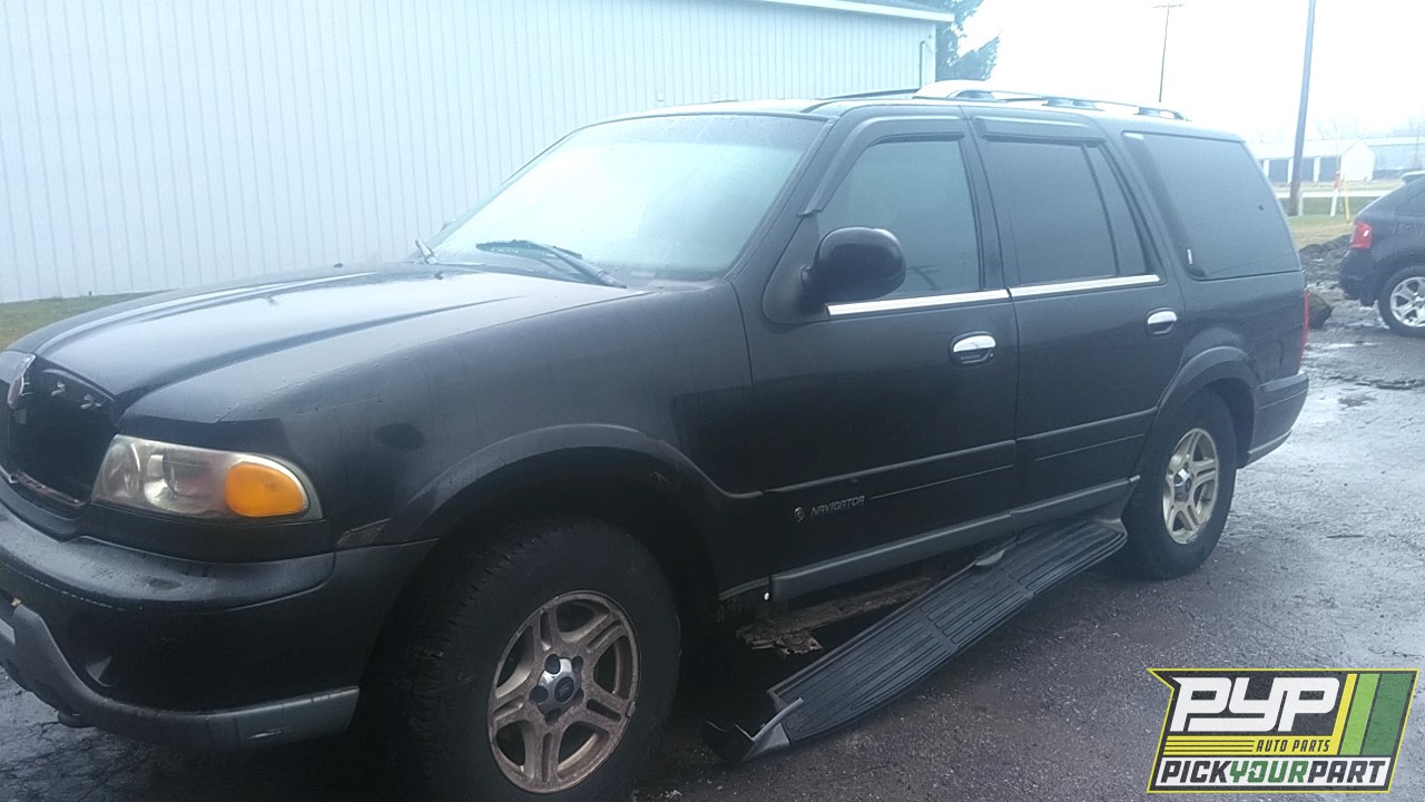 2000 LINCOLN NAVIGATOR available for parts