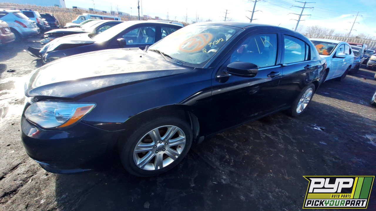 2013 CHRYSLER 200 partes disponibles