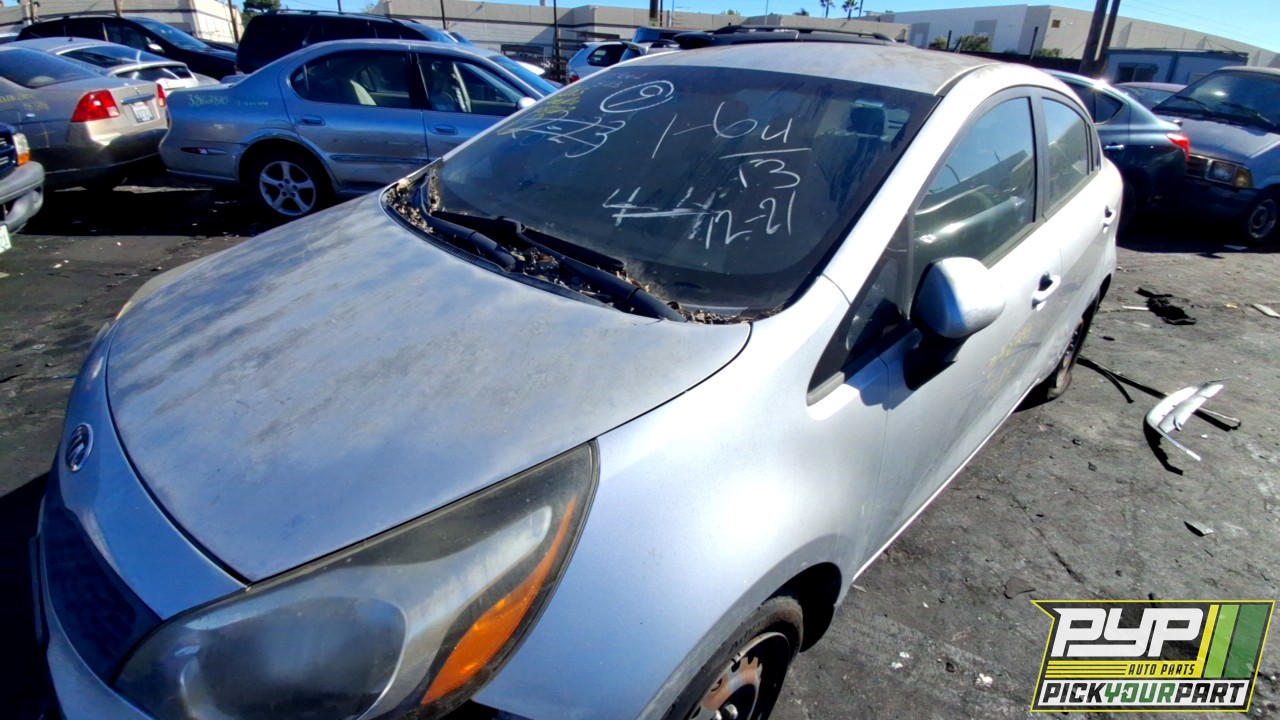 2013 KIA RIO partes disponibles