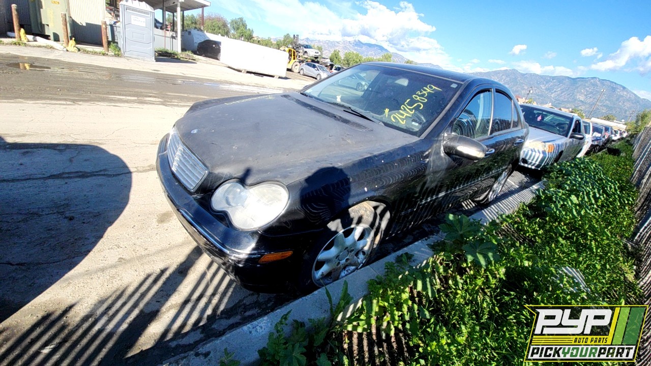 2003 MERCEDES-BENZ C240 partes disponibles