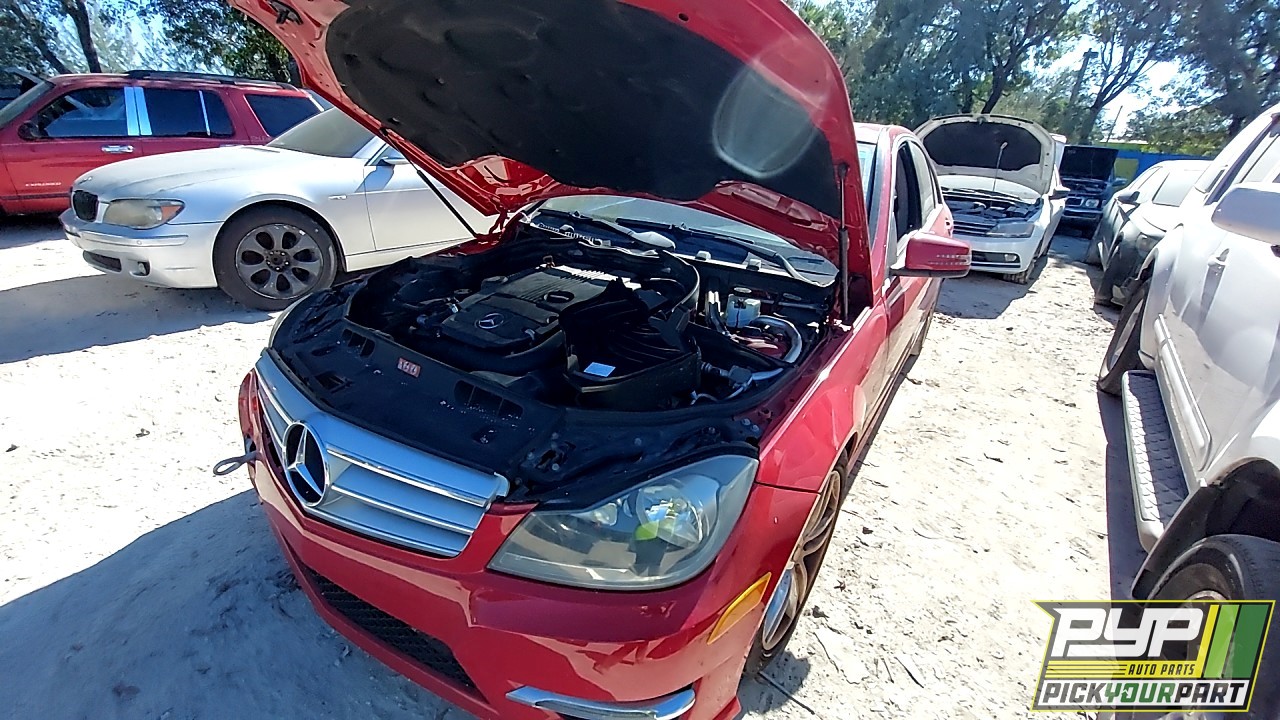 2013 MERCEDES-BENZ C250 partes disponibles