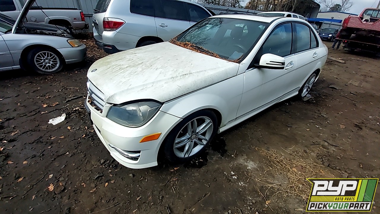 2013 MERCEDES-BENZ C250 partes disponibles