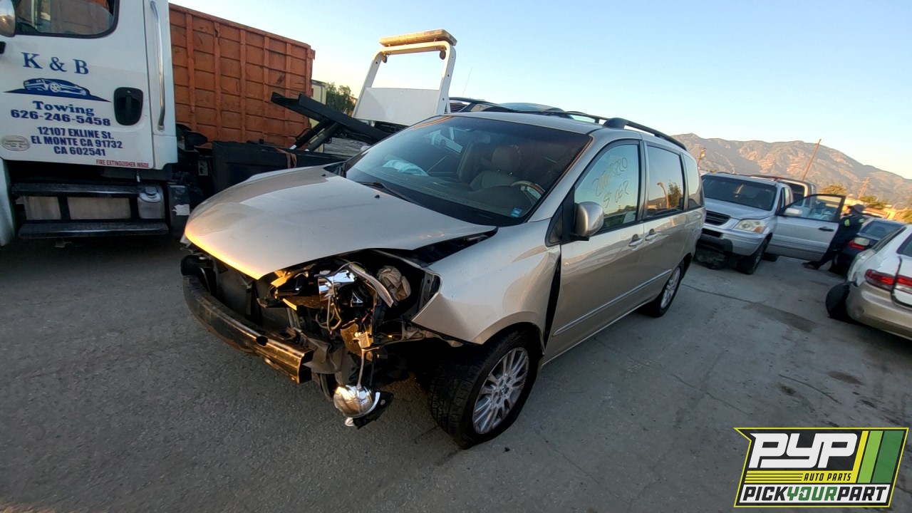 2009 TOYOTA SIENNA available for parts