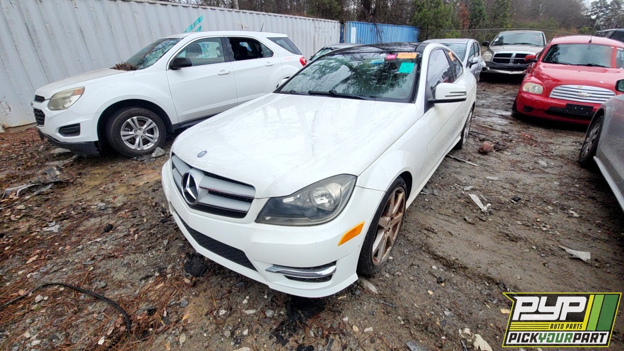 2013 MERCEDES-BENZ C250 partes disponibles