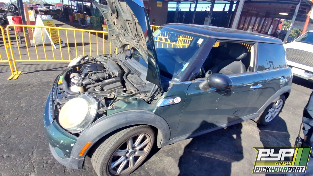 2011 MINI COOPER partes disponibles