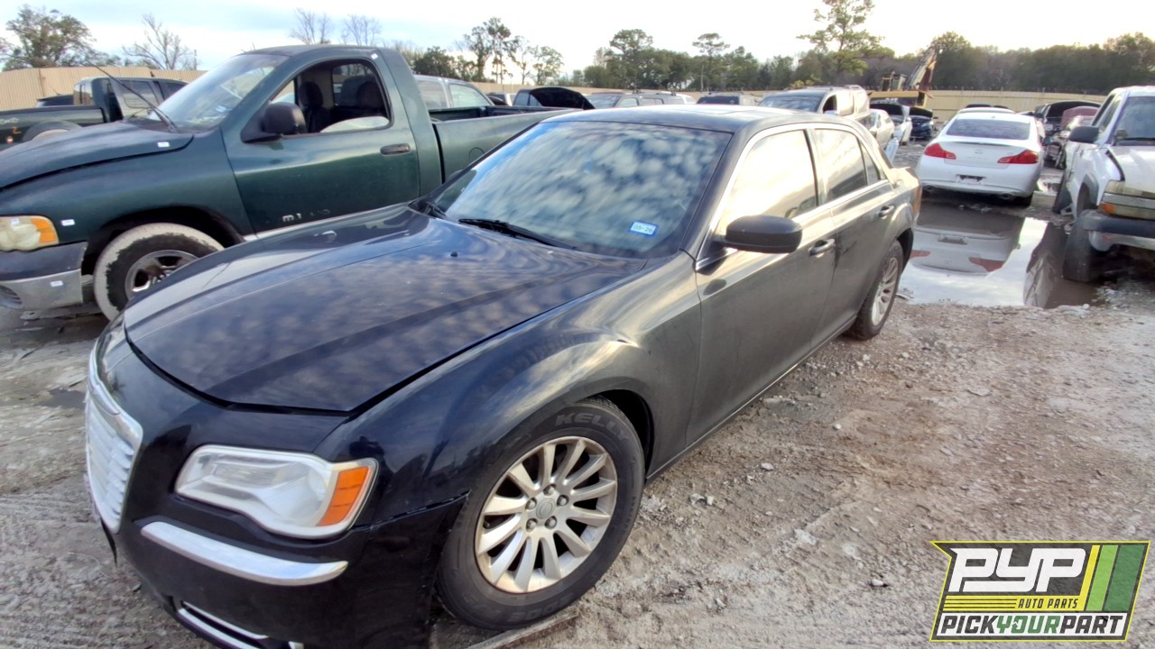 2013 CHRYSLER 300 partes disponibles
