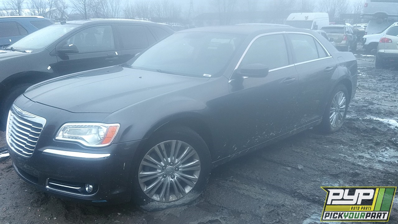 2013 CHRYSLER 300 partes disponibles
