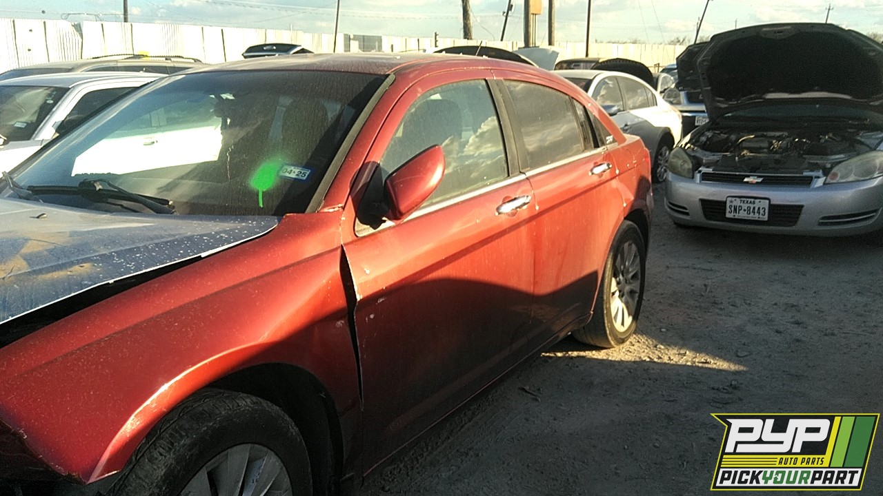 2013 CHRYSLER 200 partes disponibles