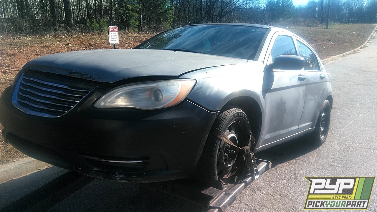 2013 CHRYSLER 200 partes disponibles