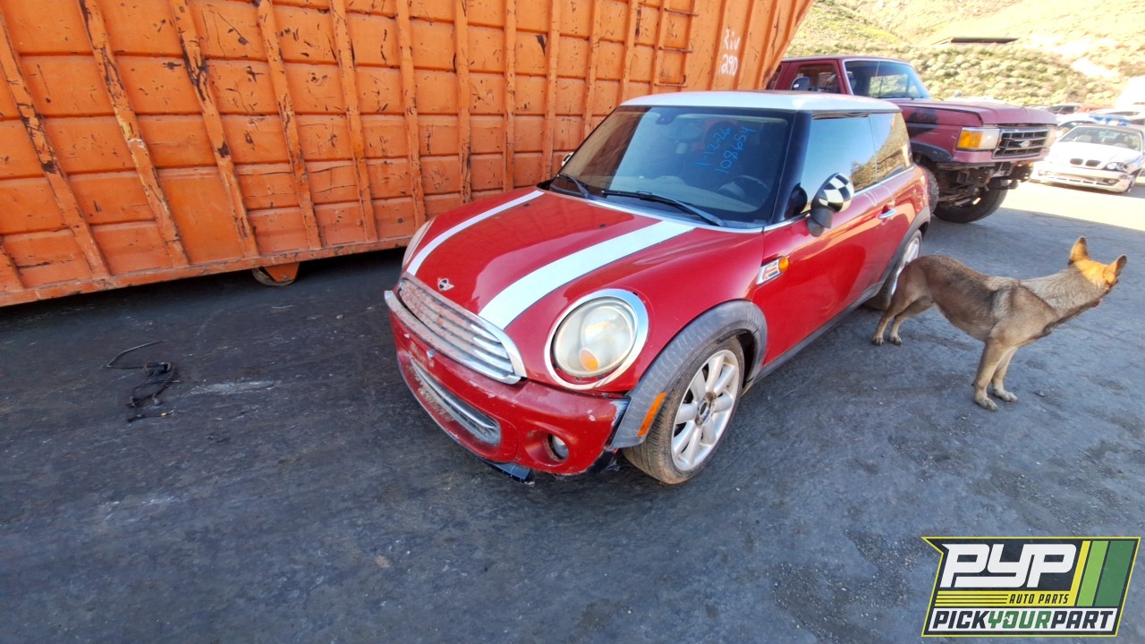 2013 MINI COOPER partes disponibles
