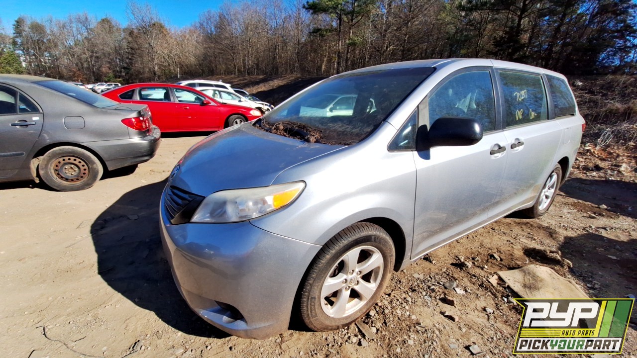 2015 TOYOTA SIENNA partes disponibles