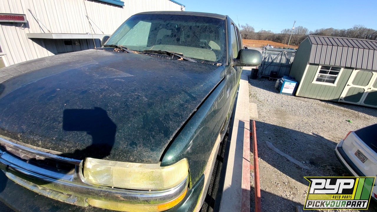 2001 CHEVROLET SUBURBAN 1500 partes disponibles