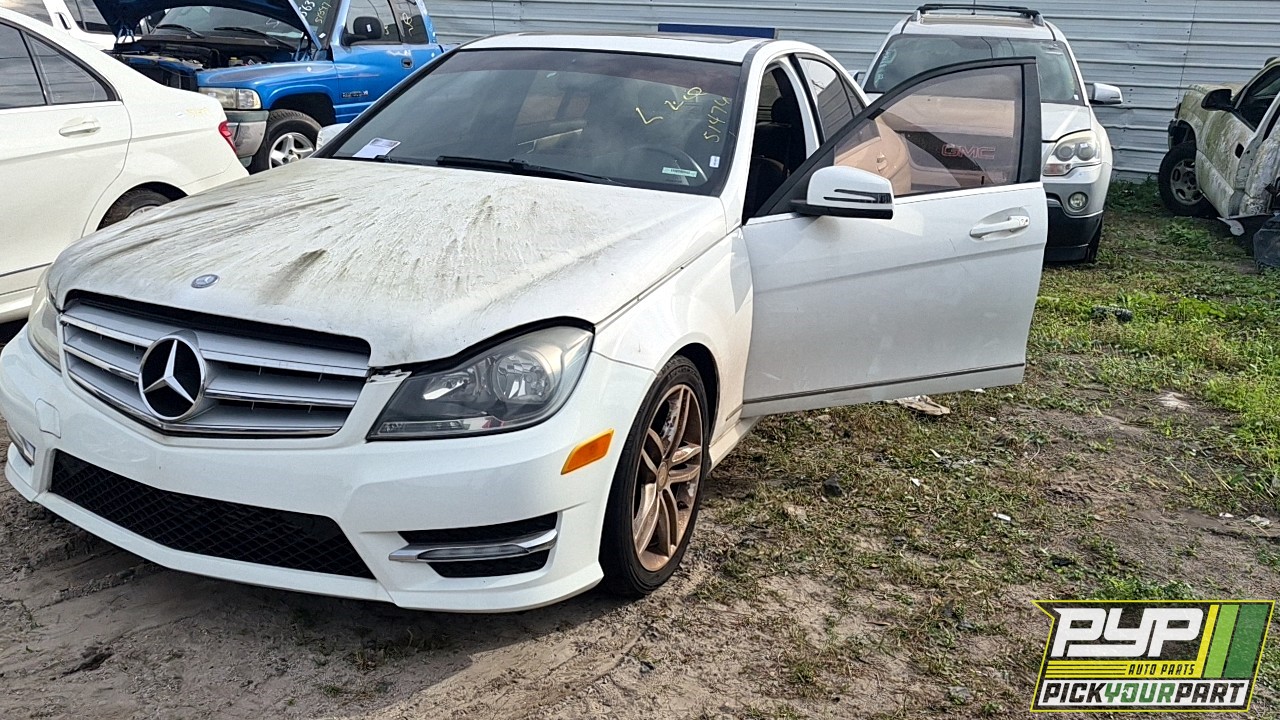 2013 MERCEDES-BENZ C250 partes disponibles