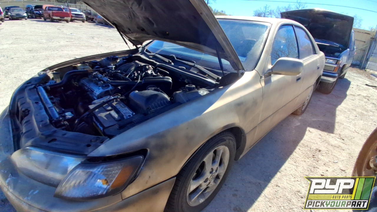 2001 LEXUS ES300 partes disponibles