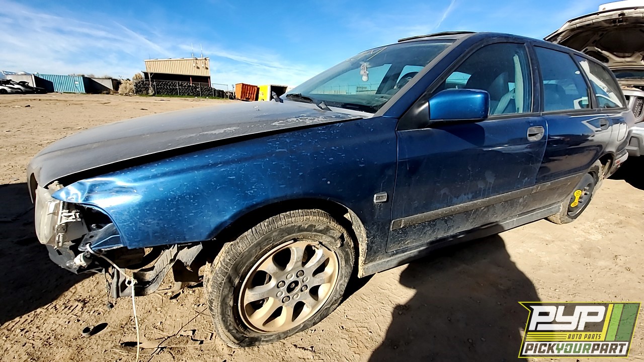 2000 VOLVO V40 partes disponibles