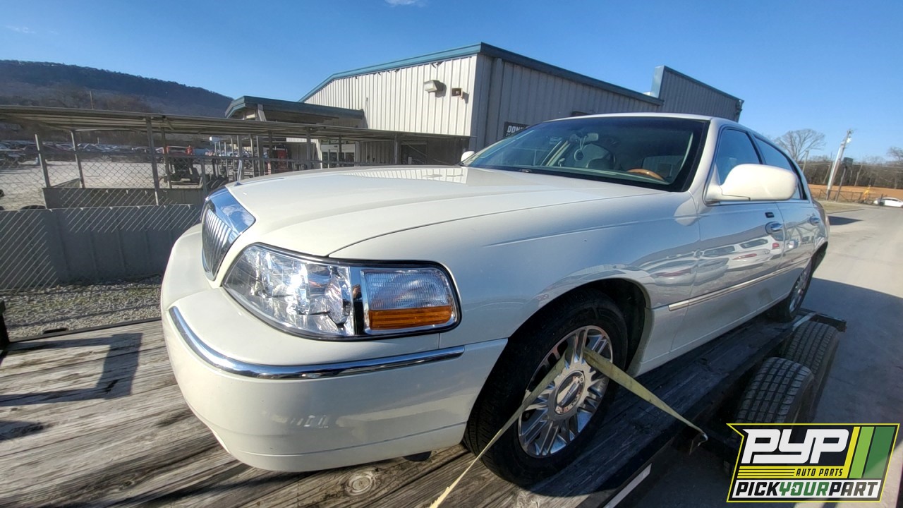 2004 LINCOLN TOWN CAR available for parts