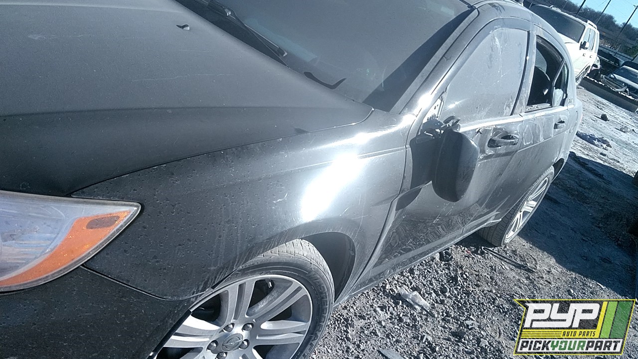 2013 CHRYSLER 200 partes disponibles