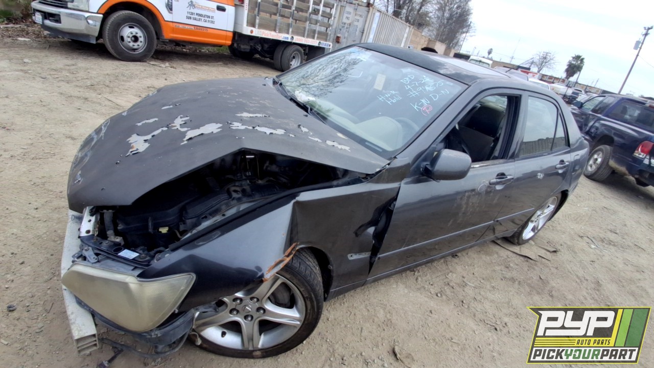 2004 LEXUS IS300 partes disponibles
