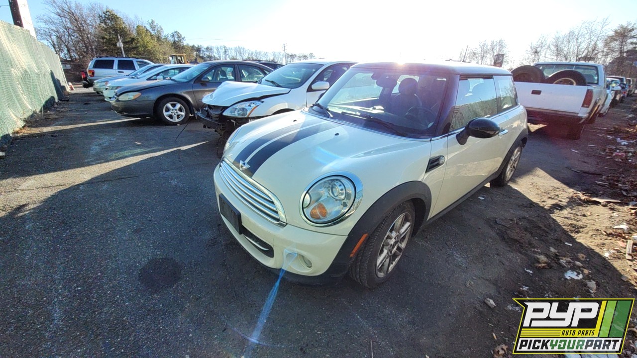 2013 MINI COOPER partes disponibles
