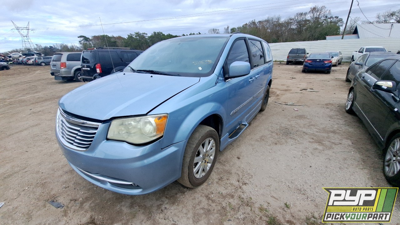 2013 CHRYSLER TOWN & COUNTRY partes disponibles