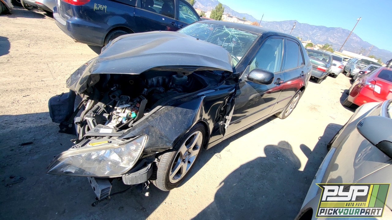 2005 LEXUS IS300 partes disponibles