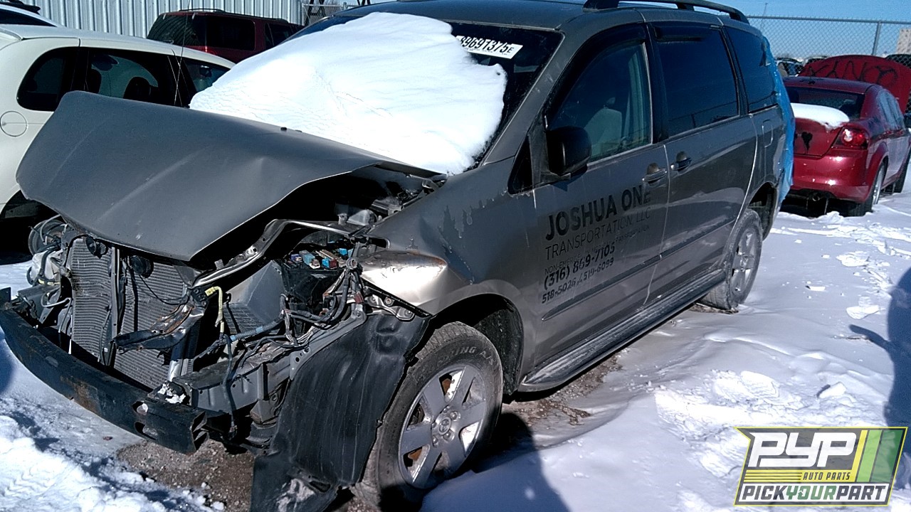 2005 TOYOTA SIENNA available for parts