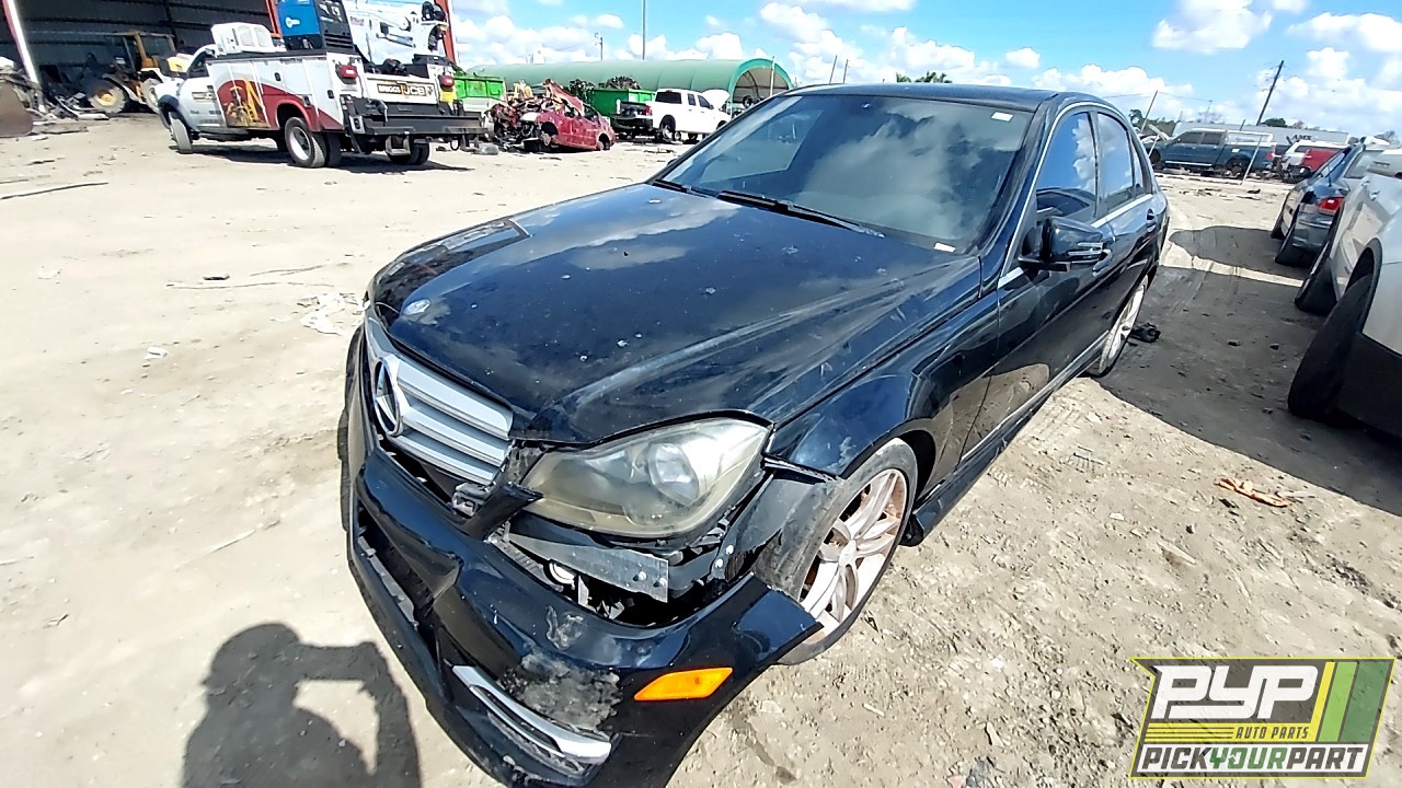 2013 MERCEDES-BENZ C250 partes disponibles