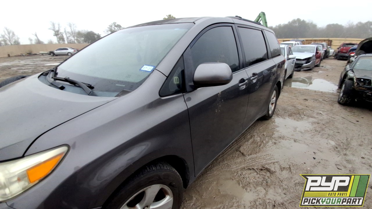 2012 TOYOTA SIENNA partes disponibles