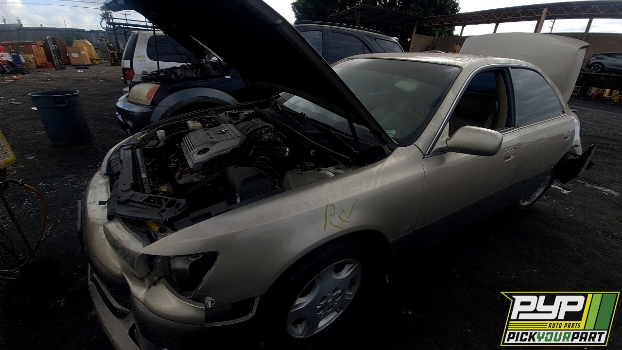 2000 LEXUS ES300 available for parts
