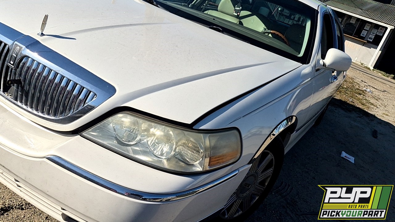 2003 LINCOLN TOWN CAR available for parts
