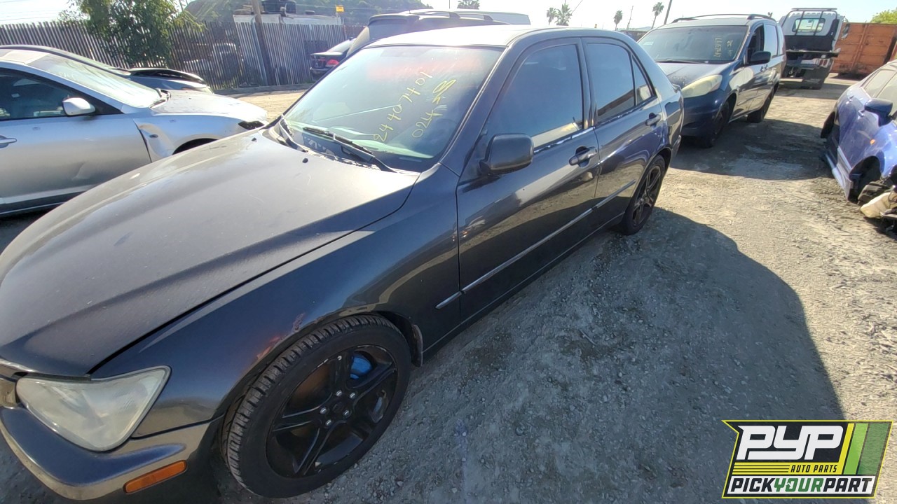 2003 LEXUS IS300 partes disponibles
