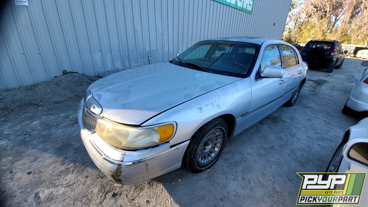 2000 LINCOLN TOWN CAR available for parts